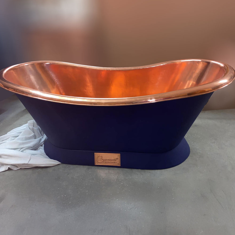 Slanting Base Copper Bathtub Copper Interior & RAL5022 Night Blue Exterior